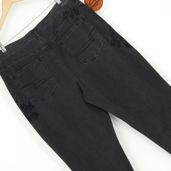 NWOT American Eagle Black Washed Embroidered Mom Jeans - Picture 8 of 12